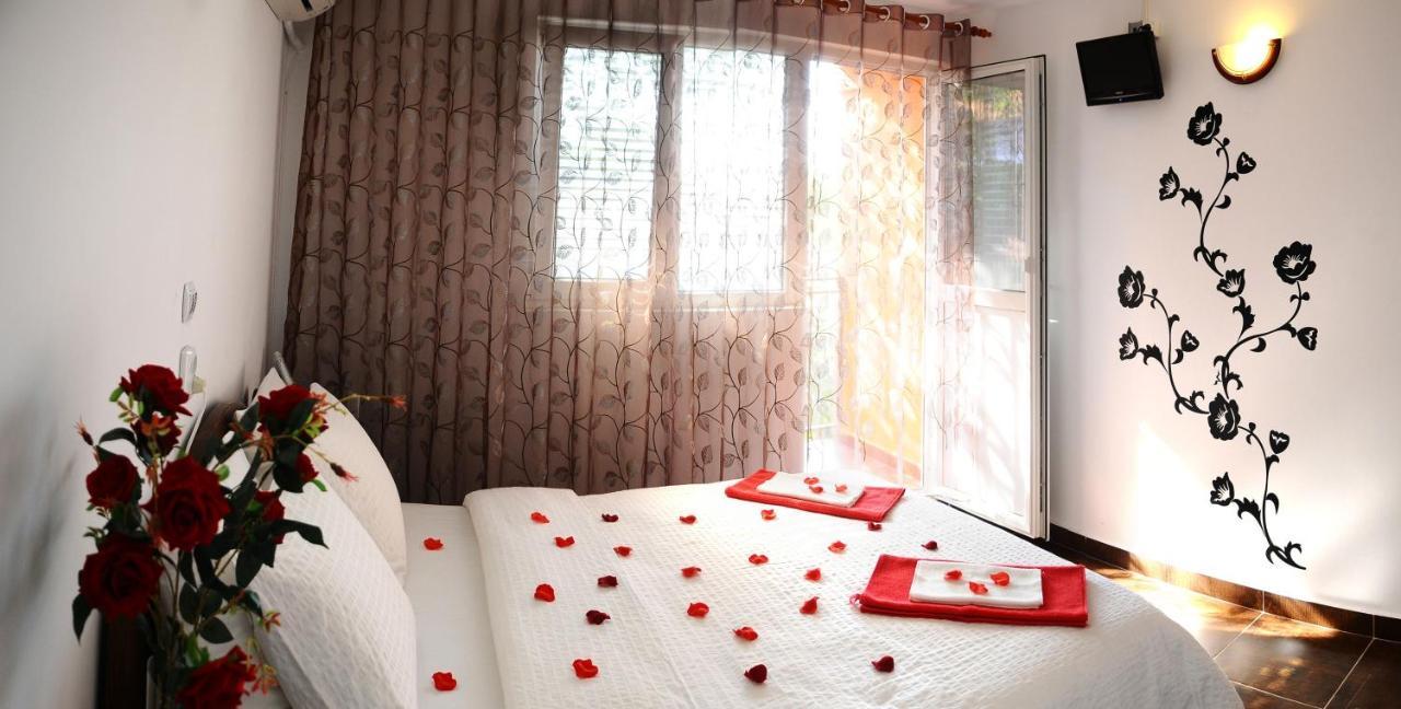Vila Floarea Etiquette Costinesti Ngoại thất bức ảnh